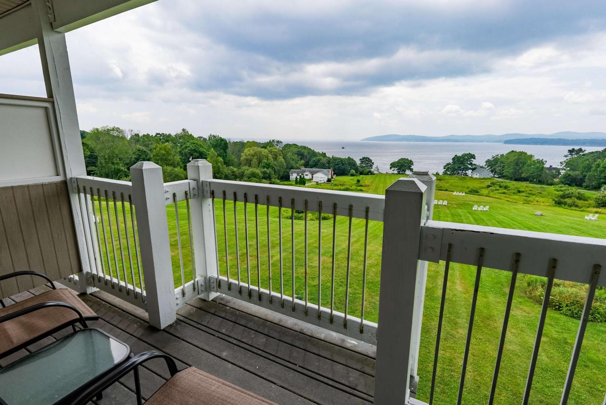 Fireside Inn, Ocean'S Edge Белфаст Экстерьер фото